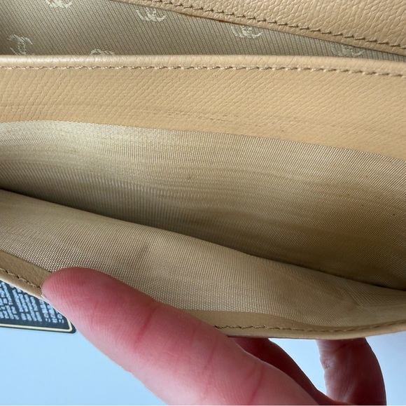 CHANEL Coco Button bi-fold long wallet - Picture 14 of 16